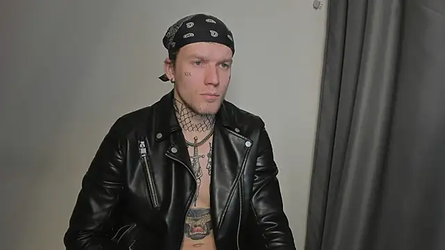 Snapshot of Huntall77 chatting on 11-17-25, 04:35 Huntall77 online show from 11-17-25, 04:35