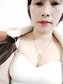 Snapshot of Swan-white123 chatting on 01-06-26, 04:43 Swan-white123 online show from 01-06-26, 04:43