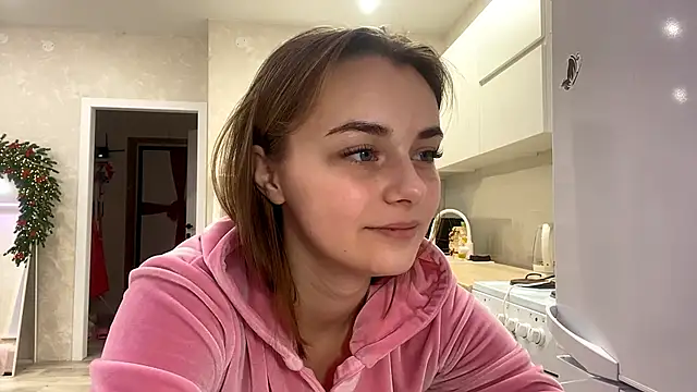 GeralynChiszar online show from 12-18-25, 04:40