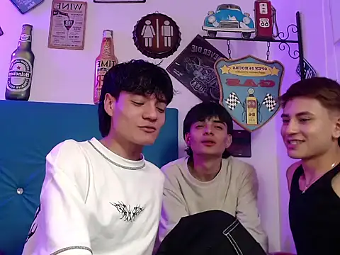 axel milo kairo and noa online show from 11-21-25, 04:00