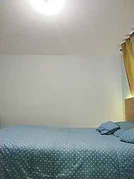 Snapshot of Samantha_curvy1 chatting on 12-17-25, 06:14 Samantha curvy1 online show from 12-17-25, 06:14