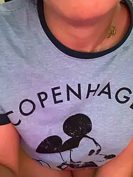 Snapshot of Doha-38 chatting on 02-15-26, 11:52 Doha-38 online show from 02-15-26, 11:52