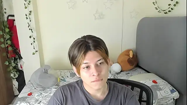 Snapshot of Felix_kitty chatting on 11-15-25, 06:59 Felix kitty online show from 11-15-25, 06:59