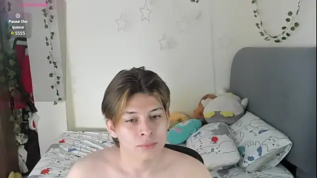 Snapshot of Felix_kitty chatting on 11-21-25, 08:18 Felix kitty online show from 11-21-25, 08:18