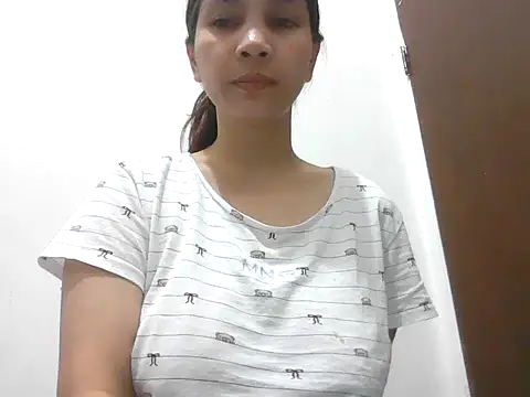 Snapshot of hotsexytits4U chatting on 11-18-25, 07:46 hotsexytits4U online show from 11-18-25, 07:46