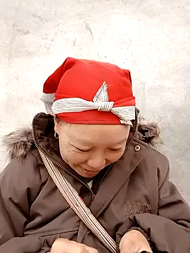 girl-hot2x online show from 12-05-25, 02:20