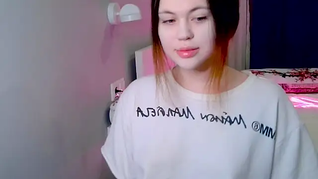 Snapshot of cuddlymisa chatting on 11-11-25, 06:52 cuddlymisa online show from 11-11-25, 06:52