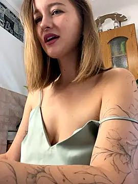 Snapshot of yourladyMary chatting on 11-28-25, 12:24 yourladyMary online show from 11-28-25, 12:24