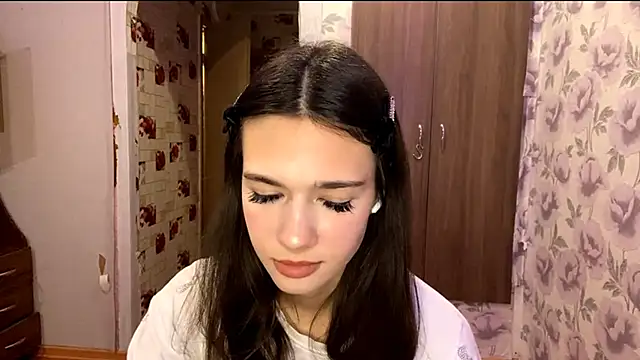 EunHendericks online show from 11-15-25, 01:18