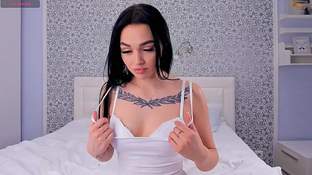 Snapshot of StaticHaven chatting on 11-14-25, 06:34 StaticHaven online show from 11-14-25, 06:34