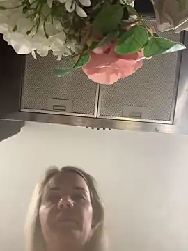 Cutebrowneyes  online show from 02-03-26, 10:15