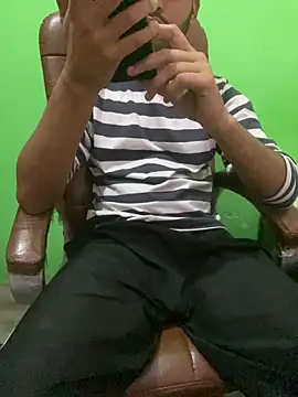 Snapshot of hotyyyyjonny chatting on 05-09-26, 03:12 hotyyyyjonny online show from 05-09-26, 03:12