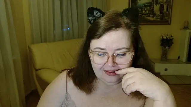 Natali-Gucci online show from 12-14-25, 07:51