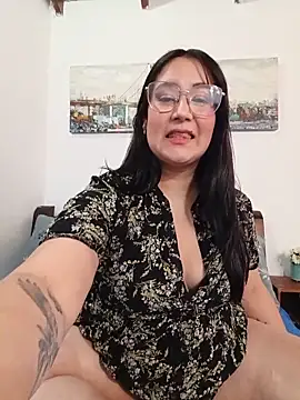 Snapshot of SaloGray8 chatting on 05-22-26, 01:06 SaloGray8 online show from 05-22-26, 01:06