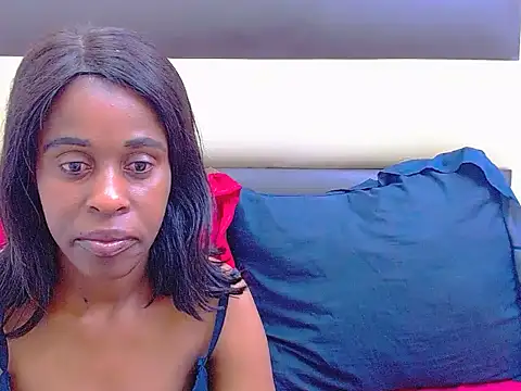 Snapshot of AMOURxxx chatting on 12-18-25, 06:52 AMOURxxx online show from 12-18-25, 06:52