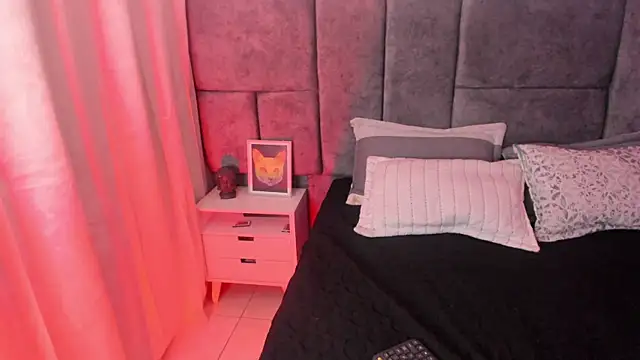 Atenea Velle online show from 04-28-26, 03:44