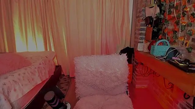 LaGoldenBitch online show from 03-04-26, 10:21