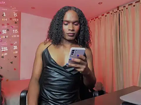 Snapshot of LaGoldenBitch chatting on 05-21-26, 12:17 LaGoldenBitch online show from 05-21-26, 12:17