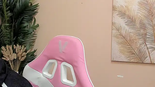 TawnyOkane online show from 11-13-25, 09:41