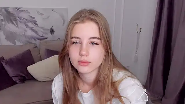 Snapshot of GoldenMirage chatting on 11-23-25, 04:23 GoldenMirage online show from 11-23-25, 04:23