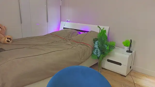 Snapshot of LilyPoetry_ chatting on 11-23-25, 11:32 LilyPoetry online show from 11-23-25, 11:32