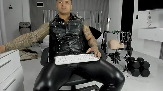 master leather online show from 06-10-26, 04:56