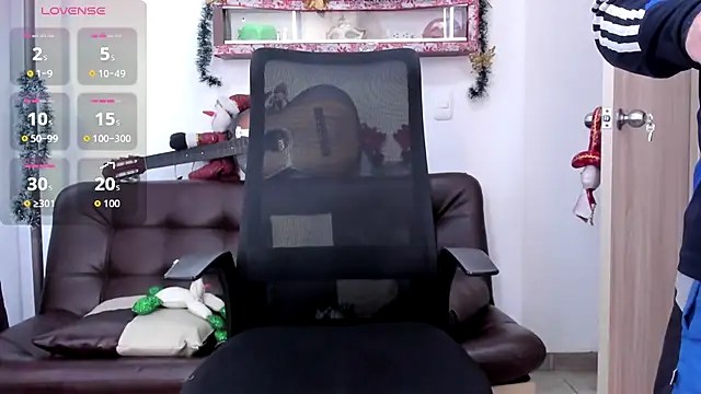 sarahhernandez online show from 11-29-25, 02:20