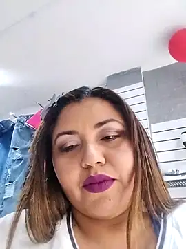 Snapshot of la_beba20 chatting on 11-27-25, 08:33 la beba20 online show from 11-27-25, 08:33