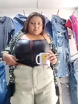 Snapshot of la_beba20 chatting on 11-28-25, 05:37 la beba20 online show from 11-28-25, 05:37