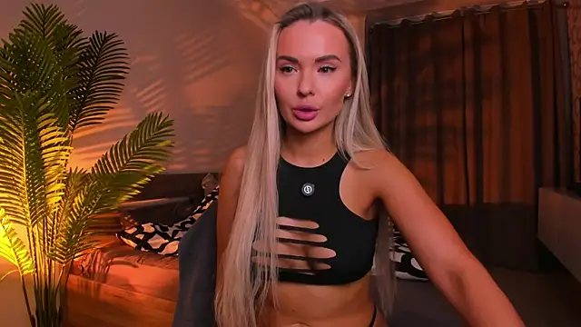 Honey Bunnyy  online show from 11-18-25, 09:41