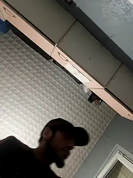 Snapshot of hotguy71000 chatting on 12-05-25, 05:09 hotguy71000 online show from 12-05-25, 05:09