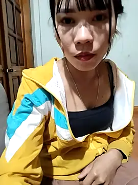 Snapshot of gugu0022 chatting on 11-26-25, 12:17 gugu0022 online show from 11-26-25, 12:17