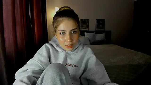 Snapshot of Aurora_Glow21 chatting on 05-12-26, 04:31 Aurora Glow21 online show from 05-12-26, 04:31