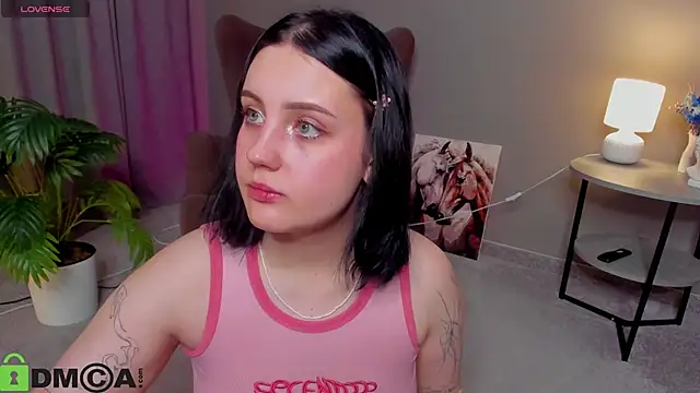 Snapshot of hey_tessa chatting on 11-26-25, 11:11 hey tessa online show from 11-26-25, 11:11