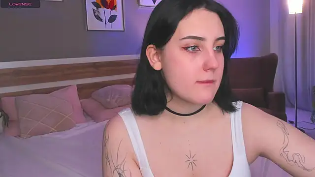 Snapshot of hey_tessa chatting on 01-18-26, 11:14 hey tessa online show from 01-18-26, 11:14