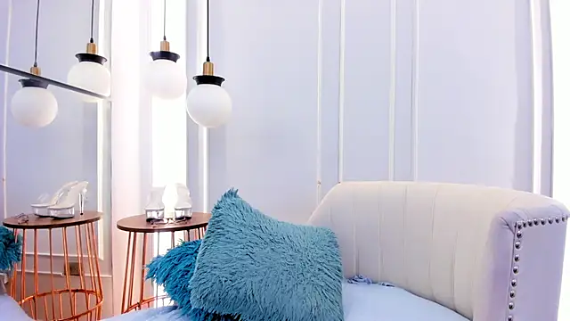 CarolinnaSaenz online show from 07-28-26, 07:50