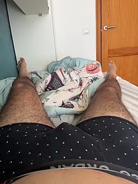 Snapshot of Yannick04 chatting on 11-17-25, 01:50 Yannick04 online show from 11-17-25, 01:50