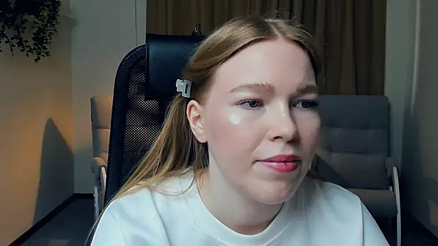 Snapshot of LavetaShiroma chatting on 11-15-25, 12:34 LavetaShiroma online show from 11-15-25, 12:34