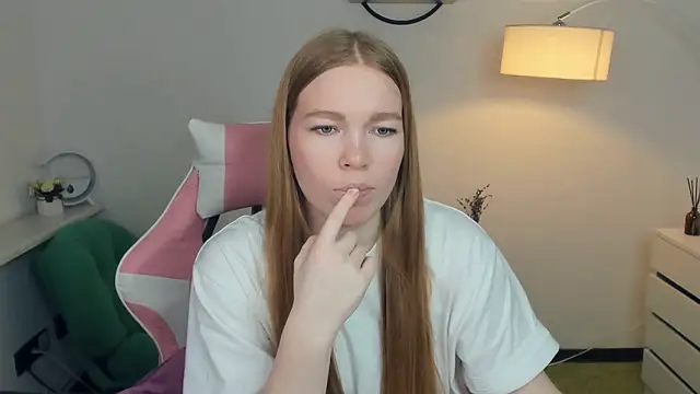 Snapshot of LavetaShiroma chatting on 11-24-25, 08:08 LavetaShiroma online show from 11-24-25, 08:08