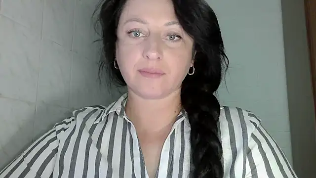 Snapshot of MelinaAx chatting on 06-11-26, 07:17 MelinaAx online show from 06-11-26, 07:17
