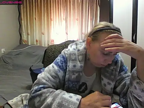 Snapshot of JenniDeep chatting on 05-08-26, 08:19 JenniDeep online show from 05-08-26, 08:19