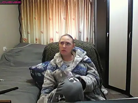 Snapshot of JenniDeep chatting on 05-09-26, 12:43 JenniDeep online show from 05-09-26, 12:43