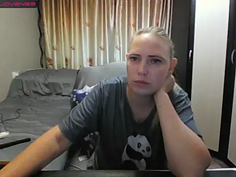 Snapshot of JenniDeep chatting on 06-07-26, 03:27 JenniDeep online show from 06-07-26, 03:27