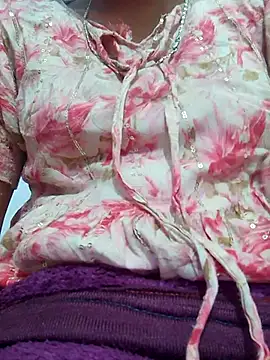 Snapshot of isha_sharma2002 chatting on 11-26-25, 03:18 isha sharma2002 online show from 11-26-25, 03:18