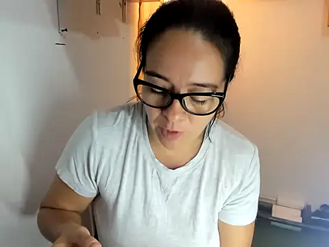 caroline 47 online show from 12-05-25, 02:58