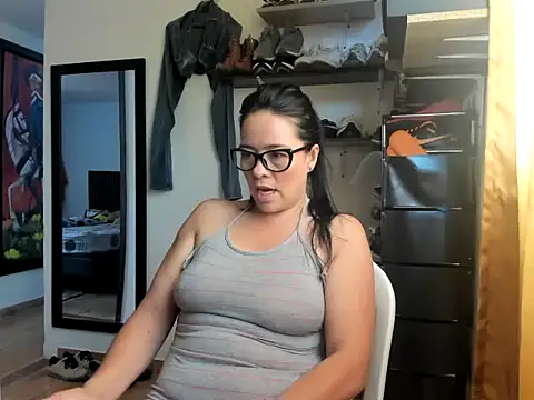 Snapshot of caroline_47 chatting on 05-22-26, 02:01 caroline 47 online show from 05-22-26, 02:01