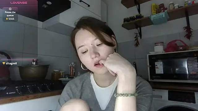 Snapshot of DeenaCaho chatting on 11-26-25, 02:40 DeenaCaho online show from 11-26-25, 02:40