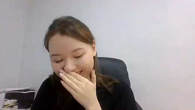 Snapshot of DeenaCaho chatting on 11-28-25, 07:11 DeenaCaho online show from 11-28-25, 07:11