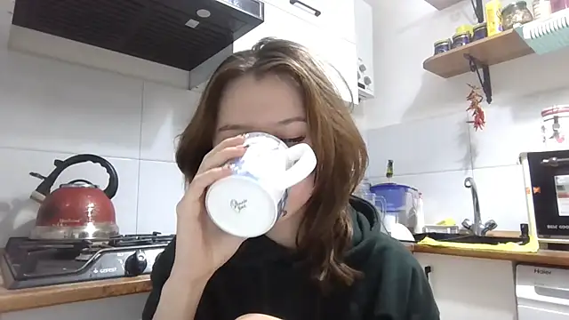 Snapshot of DeenaCaho chatting on 12-13-25, 07:53 DeenaCaho online show from 12-13-25, 07:53