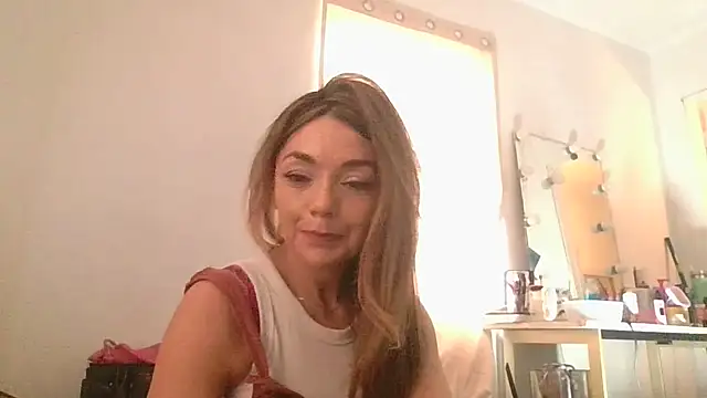 Snapshot of miatate chatting on 02-20-26, 10:43 miatate online show from 02-20-26, 10:43